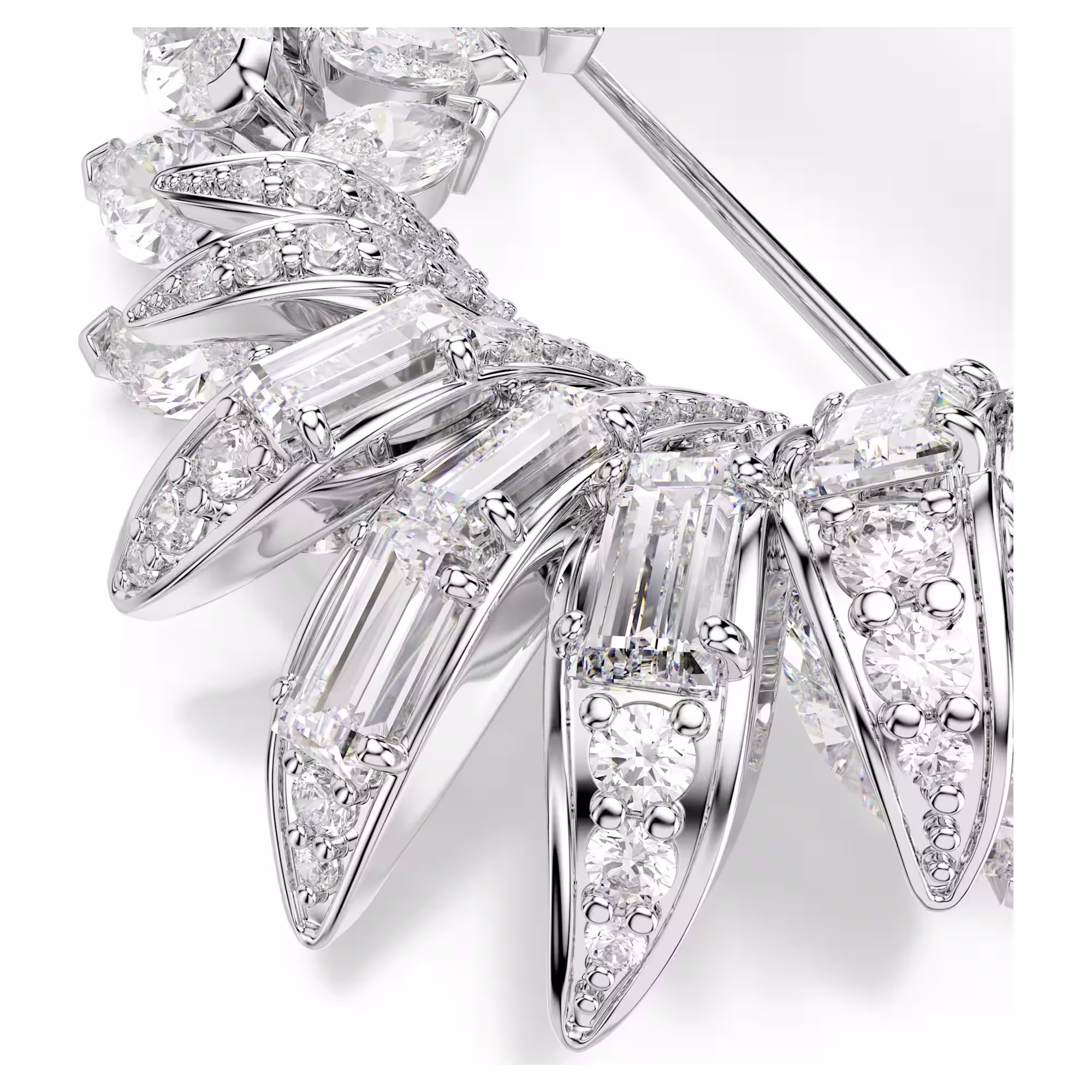 Mesmera brooch